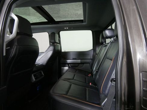 Used 2025 Ford F250 Lariat w/ Chrome Package image 18