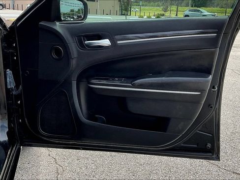 Used 2022 Chrysler 300 Touring w/ Sport Appearance Package RWD image 19