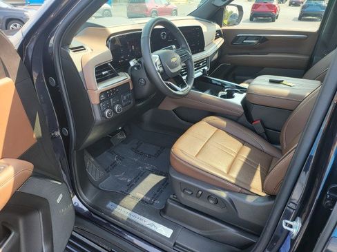 Used 2025 Chevrolet Suburban High Country AWD/4WD image 10