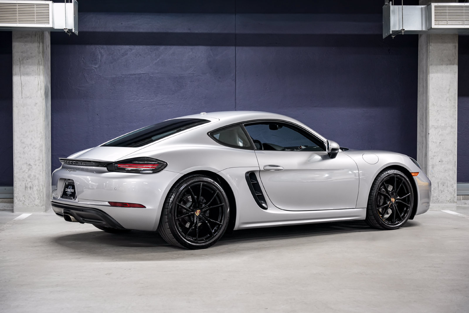 Used 2024 Porsche 718 Cayman RWD image 3