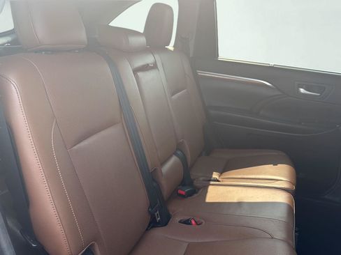 Used 2018 Toyota Highlander Limited FWD image 25