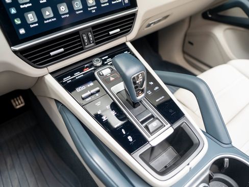 Certified 2023 Porsche Cayenne S Platinum AWD/4WD image 27