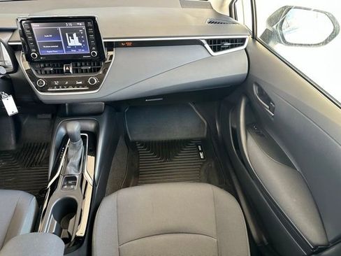 Used 2022 Toyota Corolla LE image 11