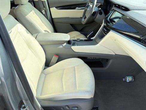 Used 2023 Cadillac XT6 Premium Luxury image 28