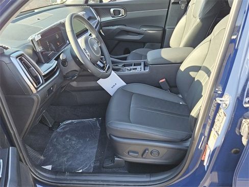 New 2025 Kia Sorento S image 4