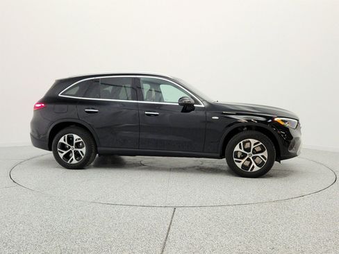 Used 2025 Mercedes-Benz GLC 350e 4MATIC image 4