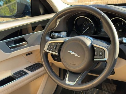 Used 2018 Jaguar XF Prestige image 12