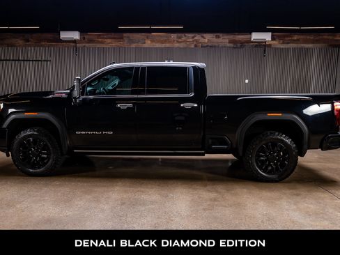 Used 2023 GMC Sierra 2500 Denali w/ Denali Black Diamond Edition AWD/4WD image 5