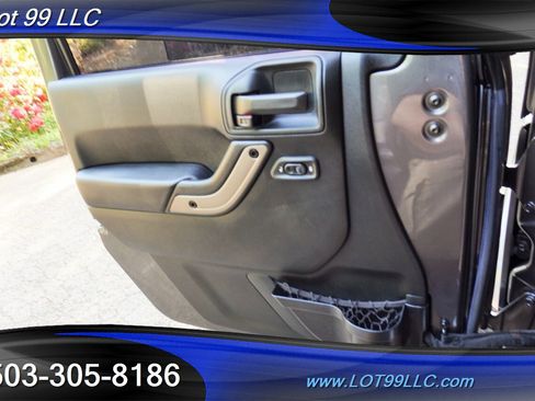 Used 2016 Jeep Wrangler Unlimited Sahara AWD/4WD image 25