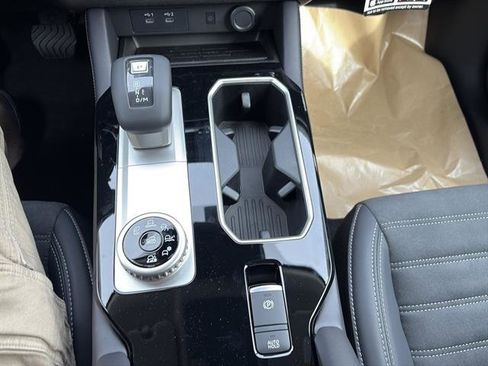 New 2026 Mitsubishi Outlander SE image 27