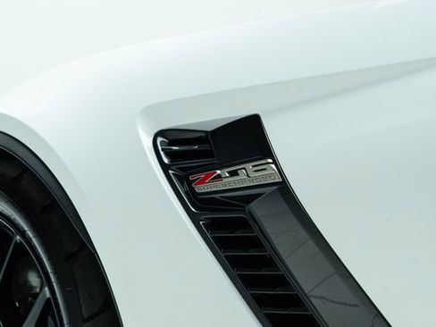 Used 2015 Chevrolet Corvette Z06 w/ 3LZ Preferred Equipment Group image 22