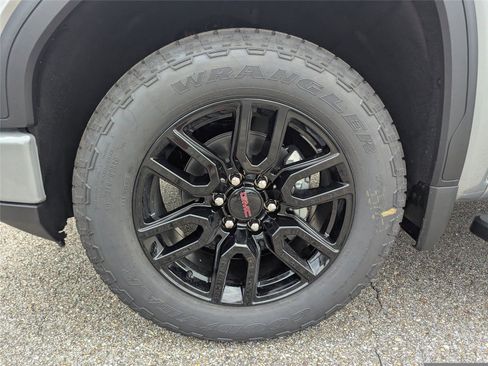 New 2026 GMC Sierra 1500 Elevation w/ LPO, Elevation Black Package image 10