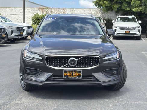 Certified 2025 Volvo V60 B5 Cross Country Plus AWD/4WD image 2
