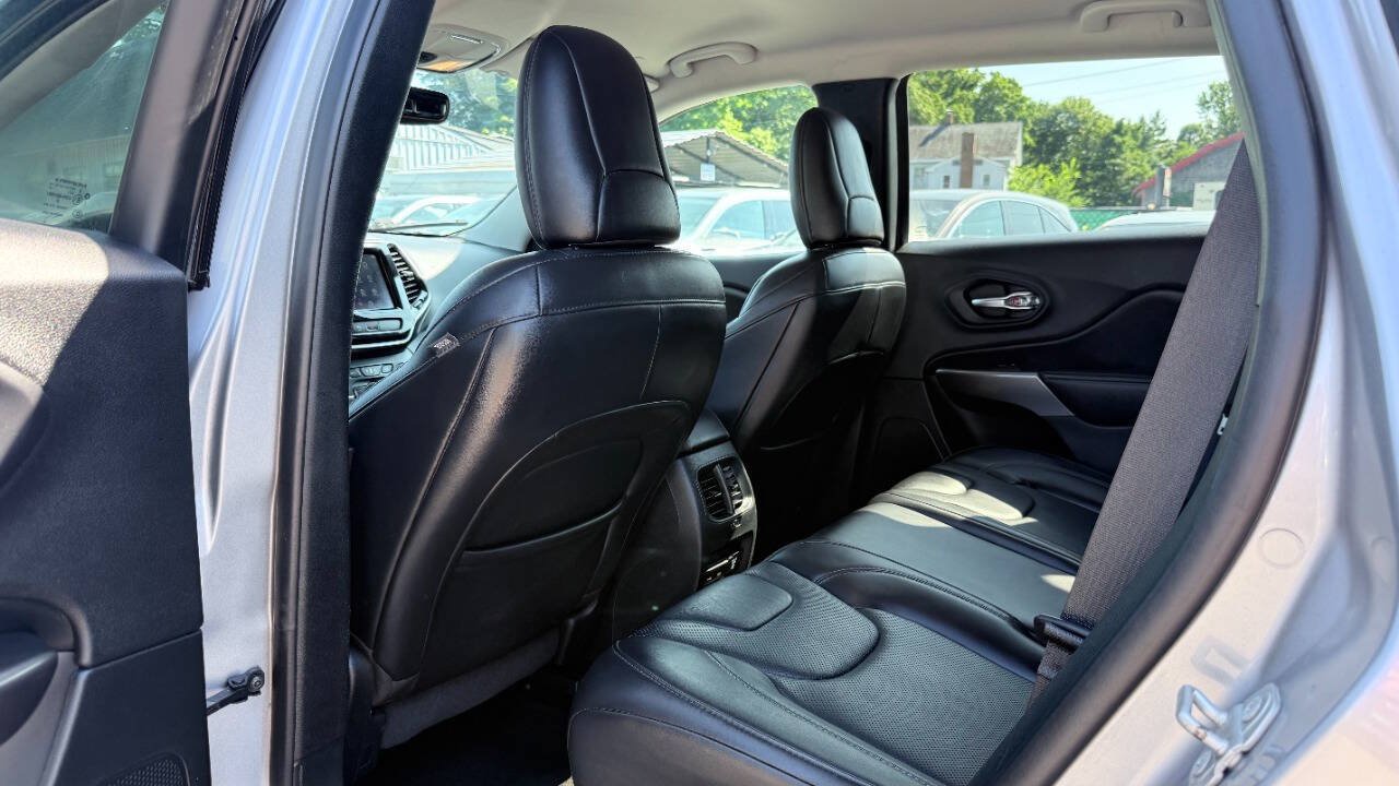 Used 2020 Jeep Cherokee Limited AWD/4WD image 34