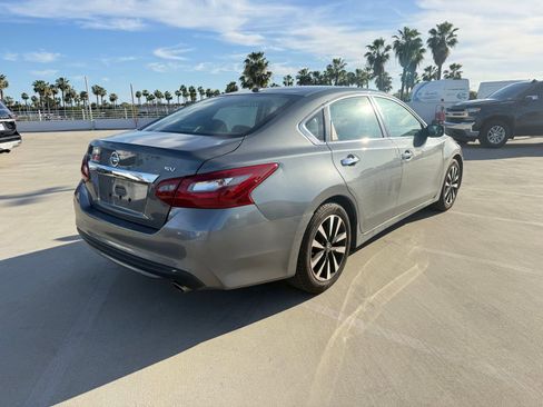 Used 2018 Nissan Altima 2.5 SV image 3