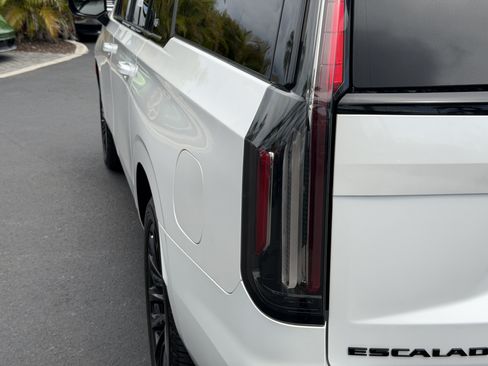 Certified 2023 Cadillac Escalade ESV Sport Platinum w/ LPO, ONYX Package AWD/4WD image 10