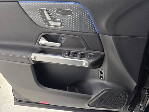 Certified 2025 Mercedes-Benz GLB 250 image 24