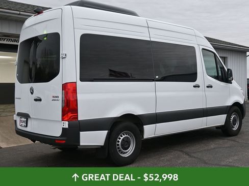 Used 2024 Mercedes-Benz Sprinter 2500 image 7