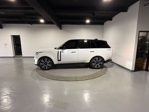 Used 2023 Land Rover Range Rover SE AWD/4WD image 13