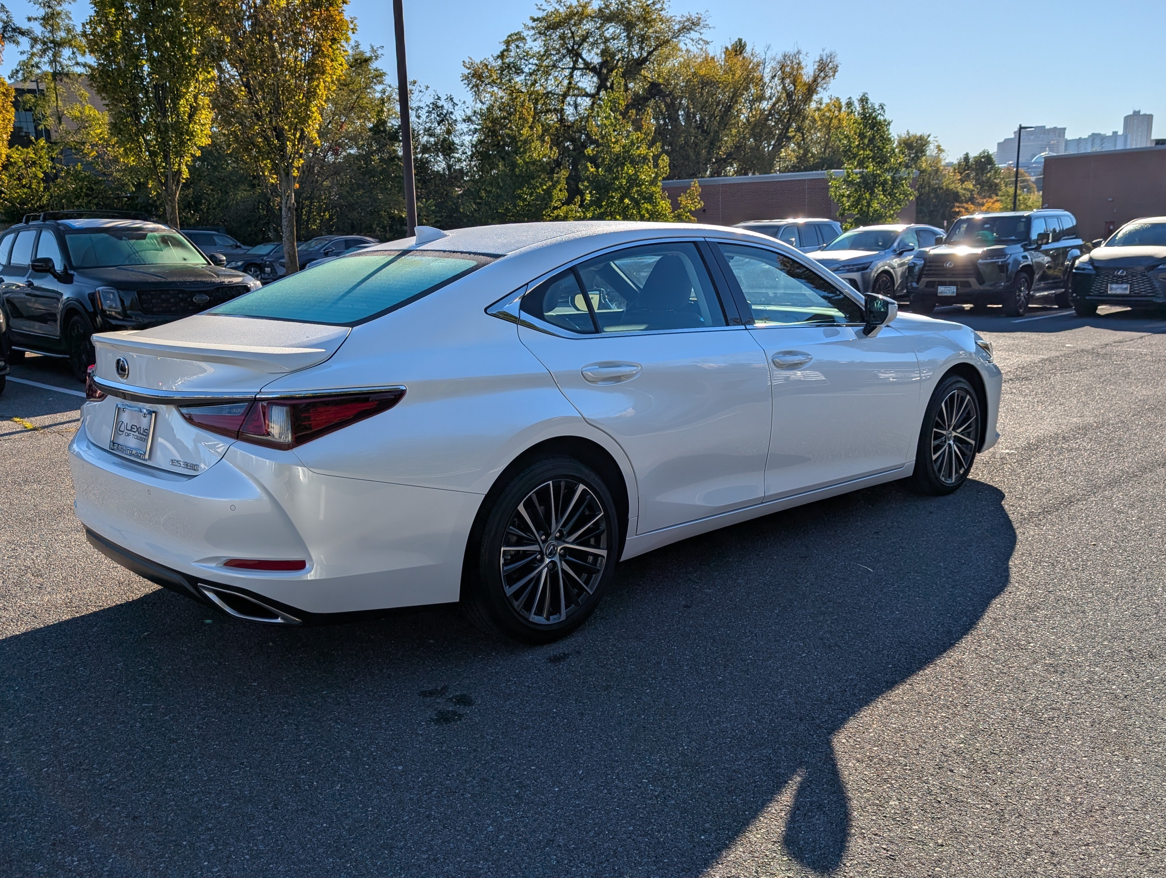Used 2025 Lexus ES 350 w/ Premium Package FWD image 3
