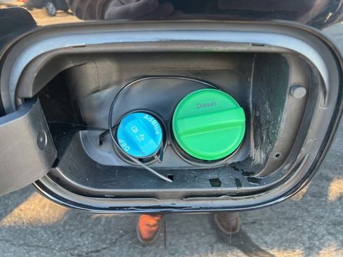 Used 2022 Chevrolet Silverado 2500 High Country image 36