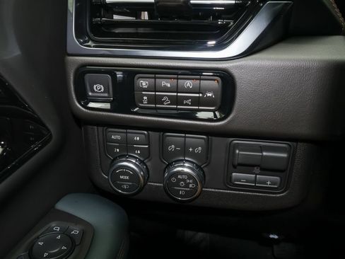 New 2026 GMC Yukon XL AT4 w/ AT4 Premium Plus Package AWD/4WD image 30