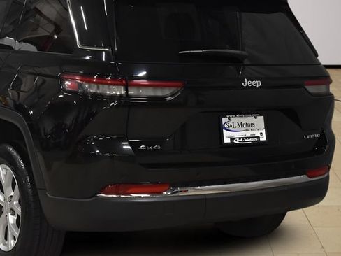 Used 2023 Jeep Grand Cherokee Limited AWD/4WD image 39