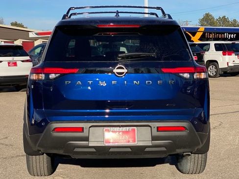 New 2025 Nissan Pathfinder SV w/ Black Appearance Package image 4