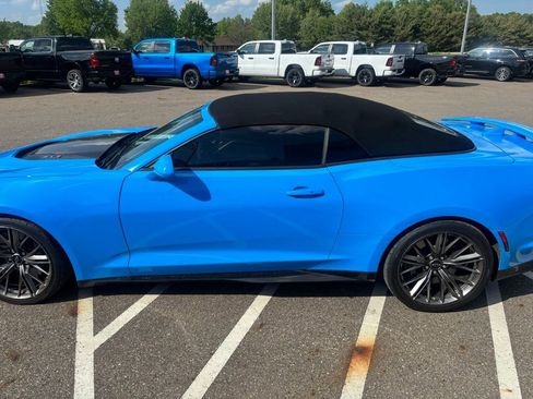 Used 2022 Chevrolet Camaro ZL1 RWD image 6