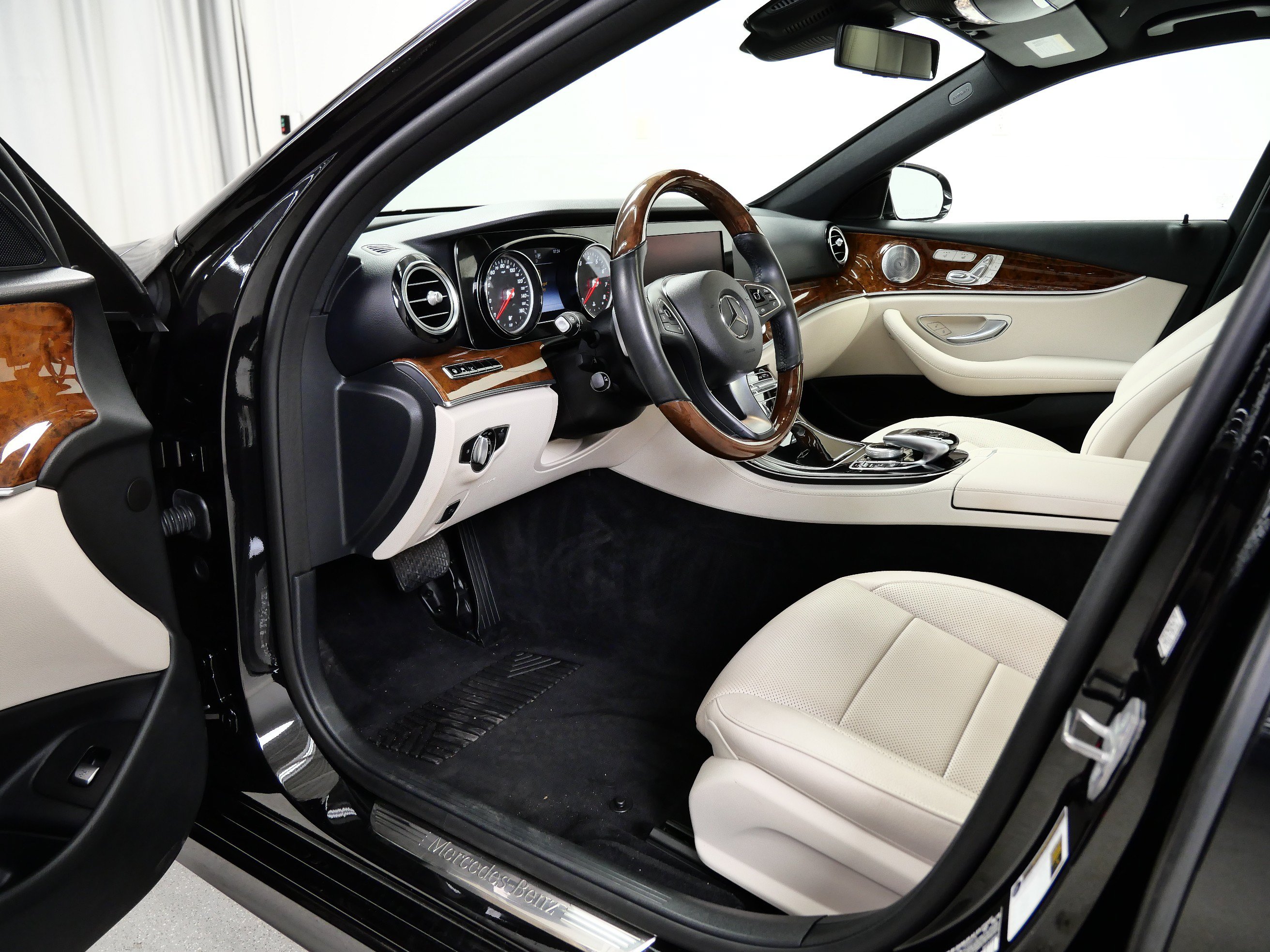 Used 2018 Mercedes-Benz E 400 4MATIC Sedan image 14