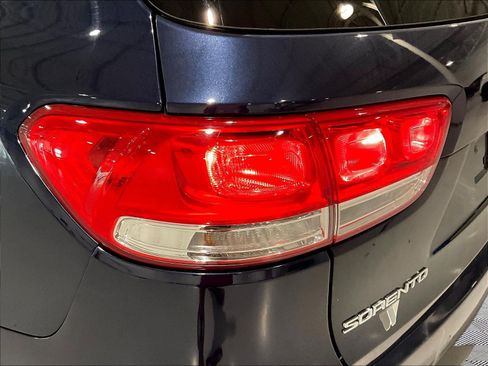 Used 2018 Kia Sorento EX FWD image 23
