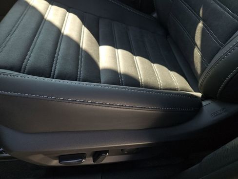 New 2025 Mitsubishi Outlander SE image 24