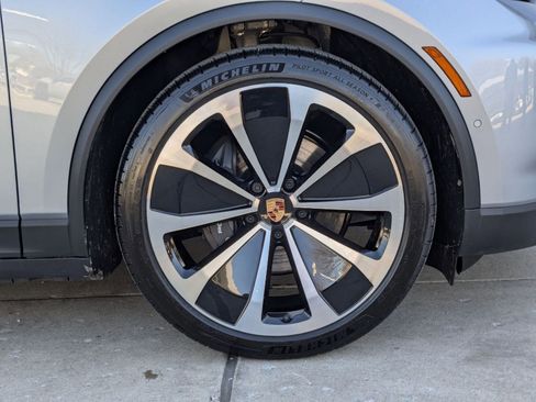 New 2026 Porsche Macan Electric RWD image 27