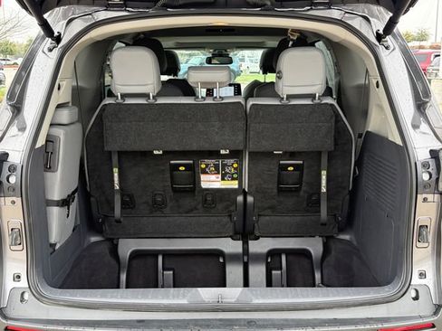 Used 2024 Toyota Sienna XLE image 32