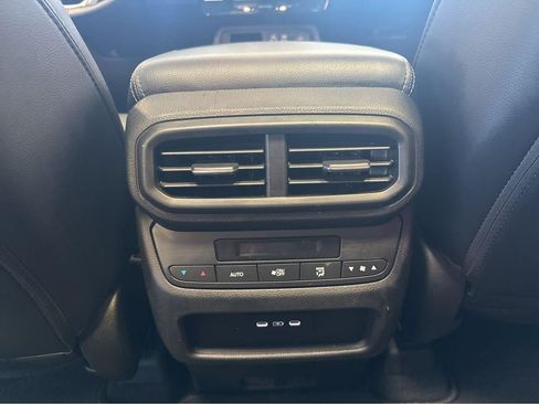 Used 2025 Honda Pilot Touring image 34