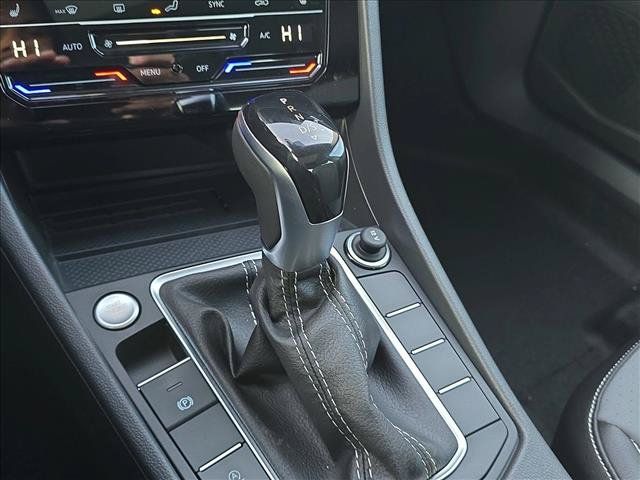 Certified 2026 Volkswagen Jetta SE FWD image 15