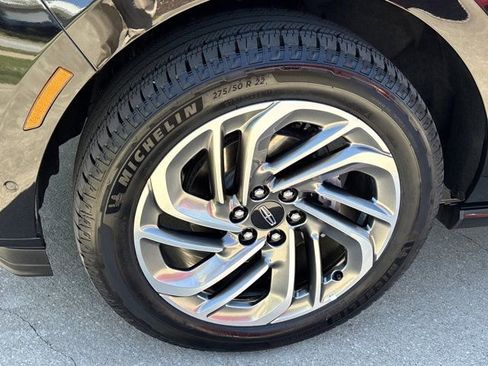 Used 2025 Lincoln Navigator Reserve AWD/4WD image 16