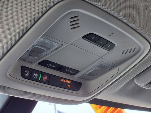 Used 2019 Chevrolet Traverse LT FWD image 19