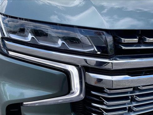 Used 2023 Chevrolet Suburban Premier AWD/4WD image 29