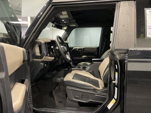 Used 2023 Ford Bronco Wildtrak image 16