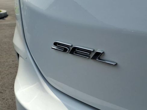 Used 2024 Ford Edge SEL AWD/4WD image 21