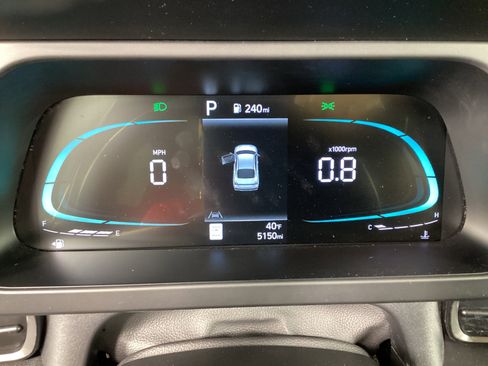 Certified 2025 Hyundai Elantra Sport image 18