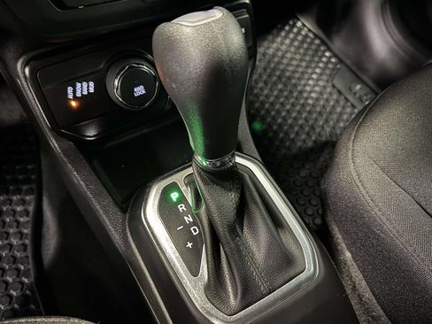 Used 2023 Jeep Renegade Latitude AWD/4WD image 30