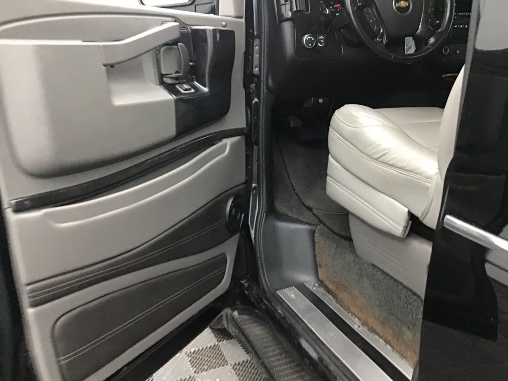 Used 2020 Chevrolet Express 2500 w/ Enhanced Convenience Package RWD image 16