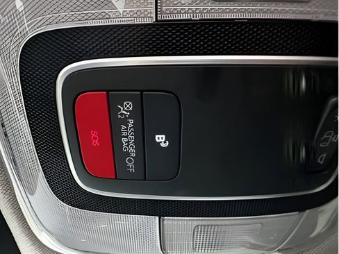 Used 2023 Hyundai Elantra SEL w/ Convenience Package image 13