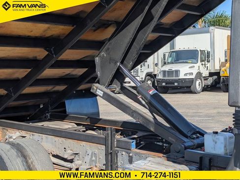 Used 2021 Isuzu NPR RWD image 3