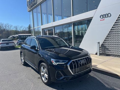 Used 2023 Audi Q3 2.0T Premium w/ Convenience Package image 4