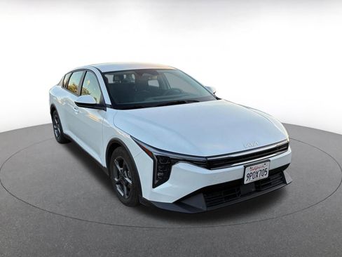 Used 2025 Kia K4 LXS image 1