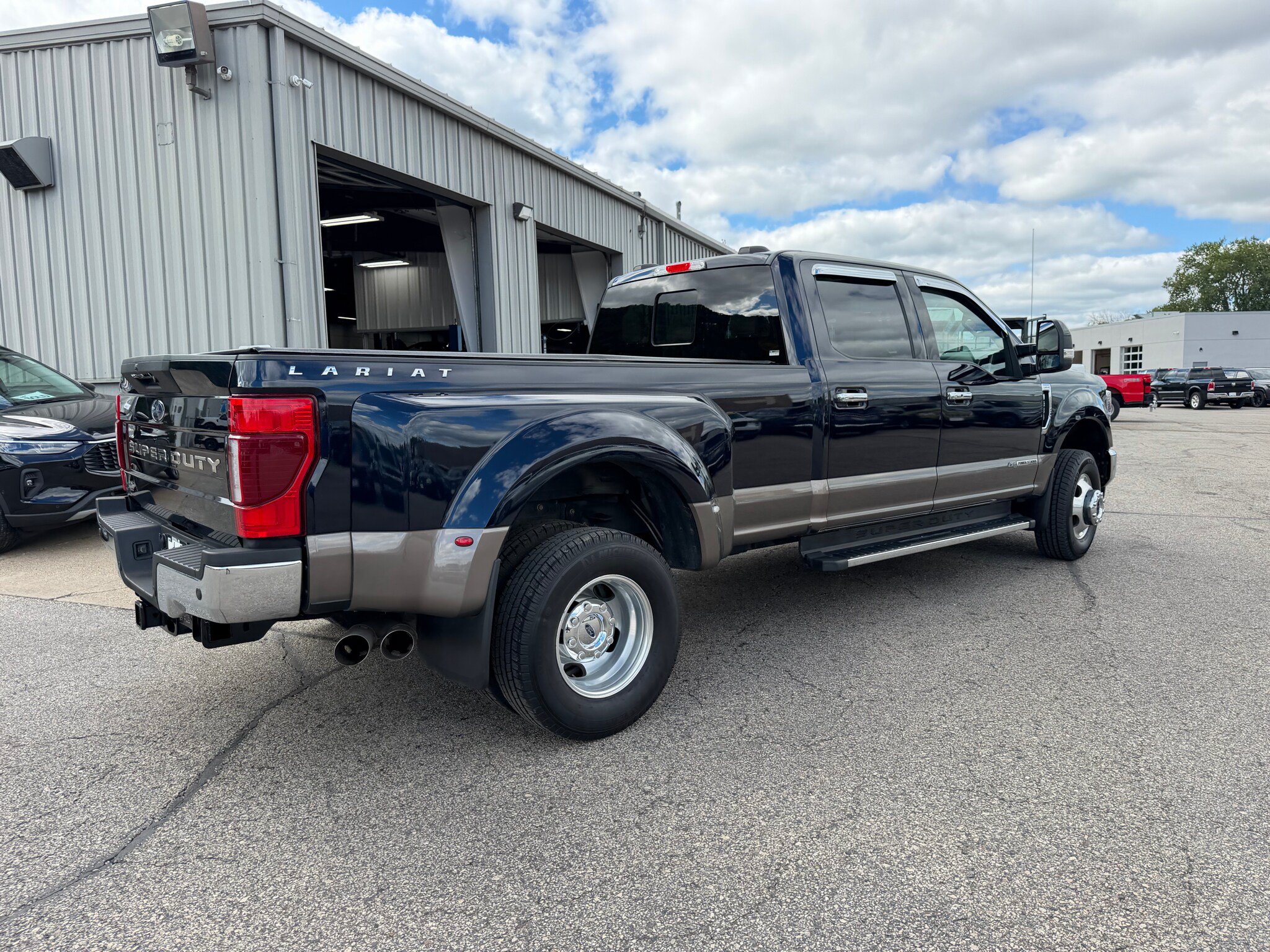 Used 2021 Ford F350 Lariat w/ Lariat Ultimate Package AWD/4WD image 4