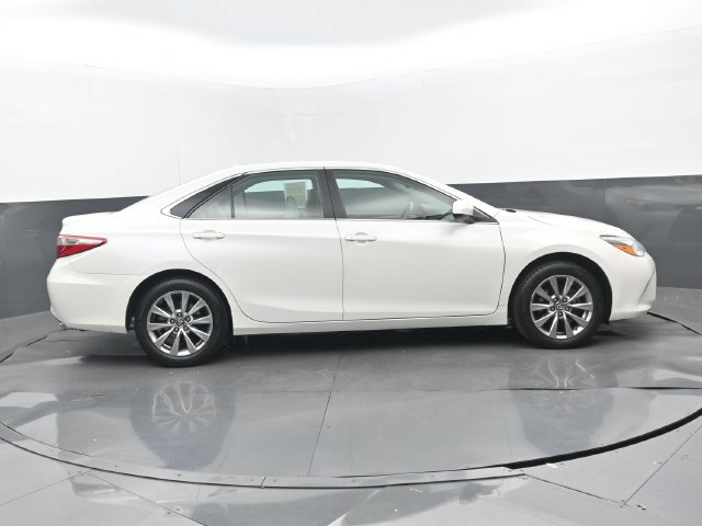 Used 2017 Toyota Camry XLE w/ Moonroof Package FWD image 2